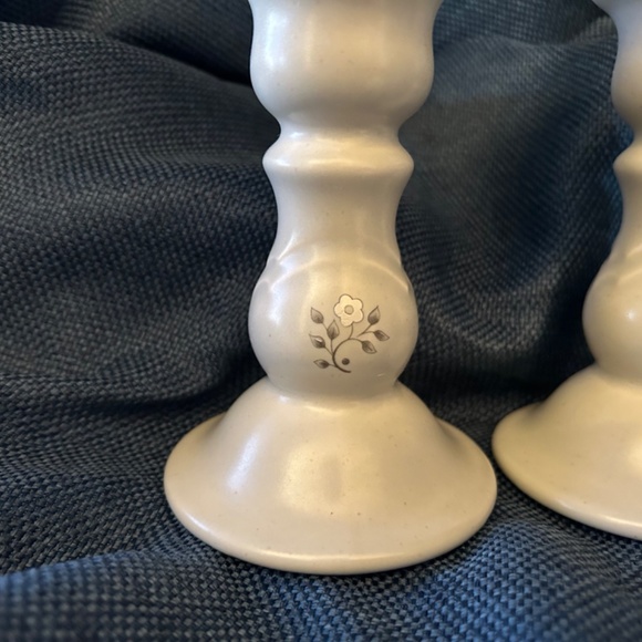 Pfaltzgraff Heirloom Pattern Candle Stick Holders Set of 2 Excellent Condition - Picture 5 of 7